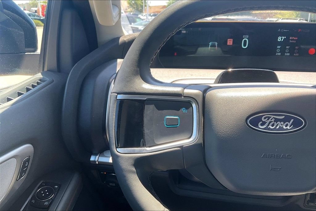 Used 2025 Ford Expedition Active AWD/4WD image 19