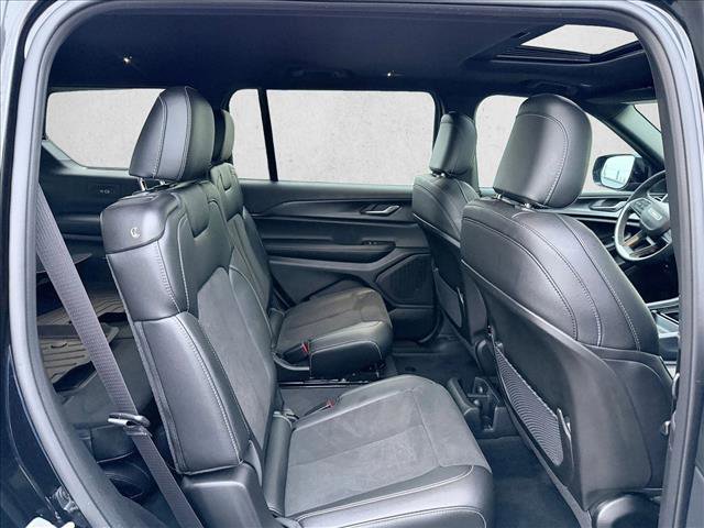 Used 2025 Jeep Grand Cherokee L Altitude image 19