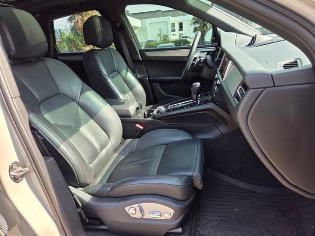 Used 2022 Porsche Macan AWD/4WD image 16