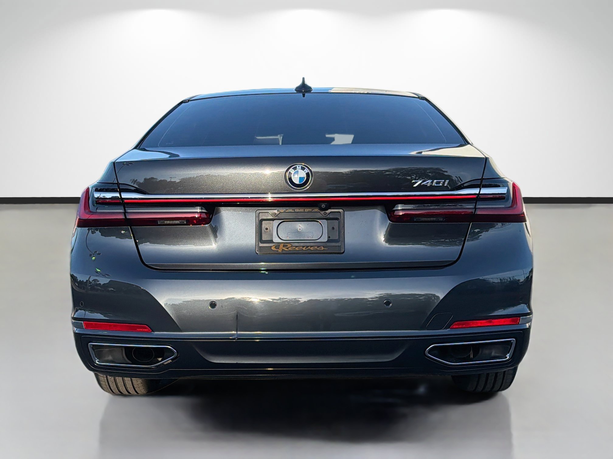 Used 2020 BMW 740i w/ Cold Weather Package RWD image 4