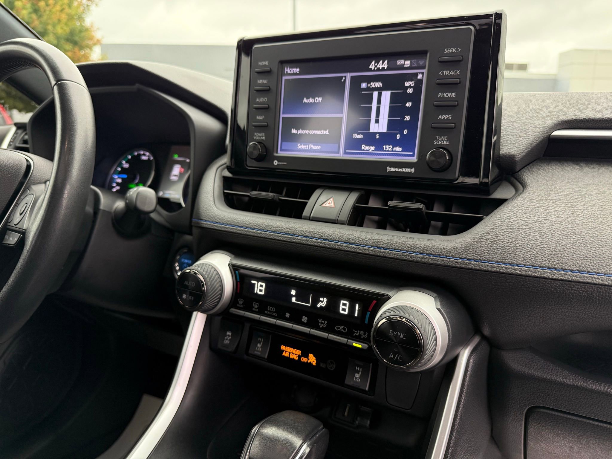 Used 2022 Toyota RAV4 SE image 18