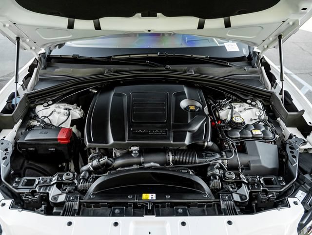 Certified 2025 Jaguar F-PACE R-Dynamic S AWD/4WD image 40