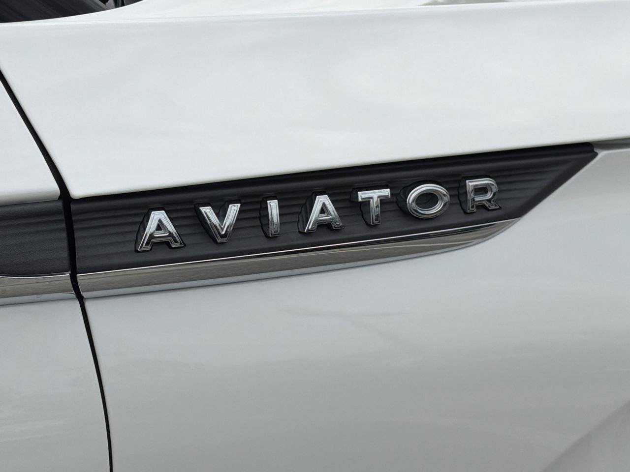 Used 2022 Lincoln Aviator Reserve w/ Equipment Group 201A RWD image 10