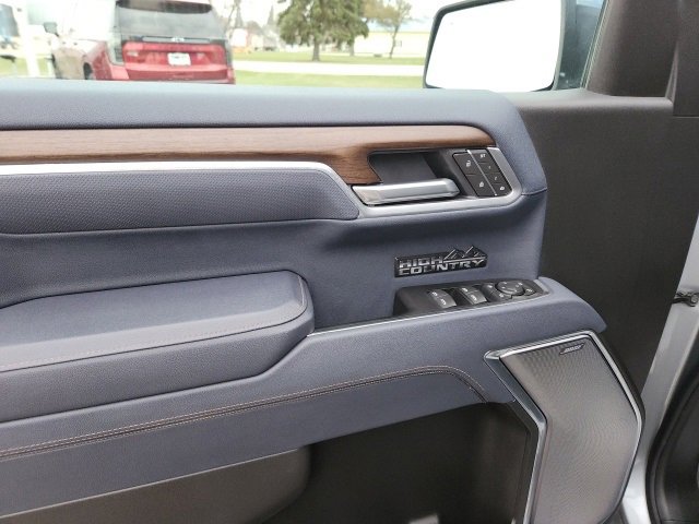 Used 2025 Chevrolet Silverado 1500 High Country w/ Technology Package image 12