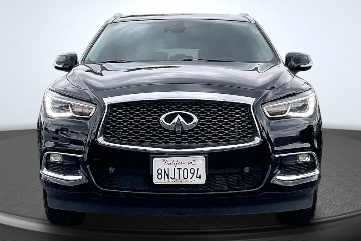 Used 2020 INFINITI QX60 Luxe w/ Essential Package FWD image 3