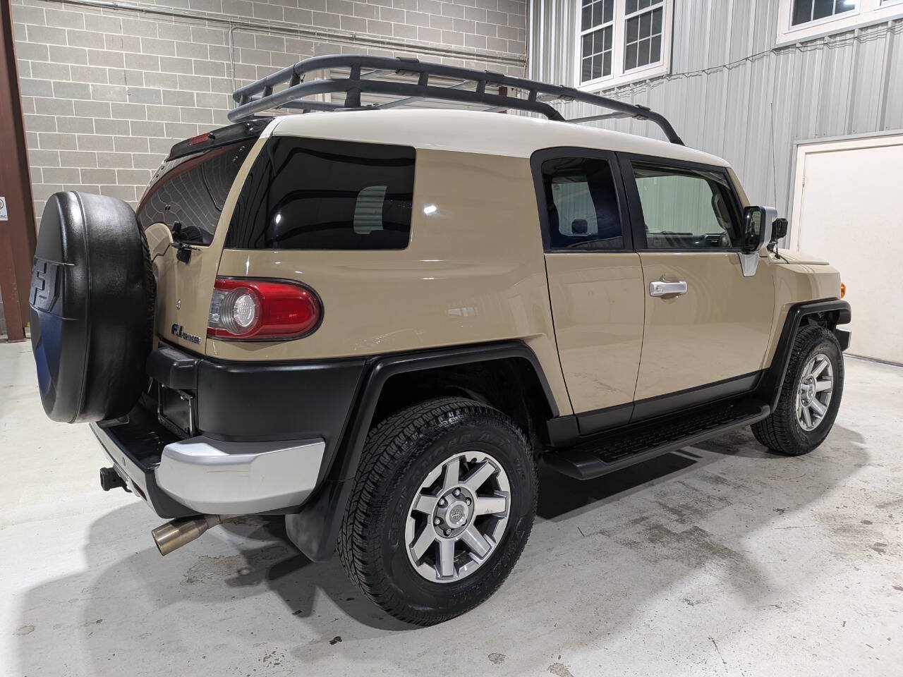 Used 2014 Toyota FJ Cruiser 4WD w/ Upgrade Package image 5