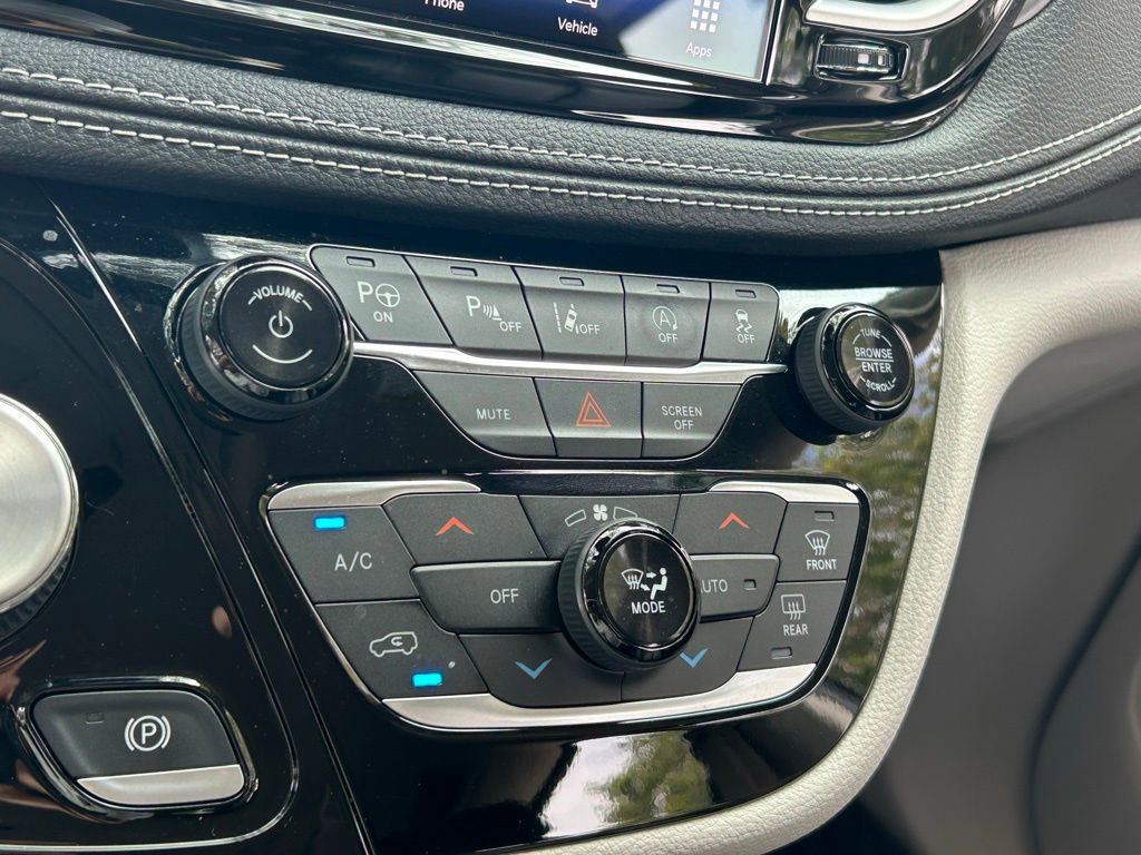 Certified 2022 Chrysler Pacifica Touring-L image 55