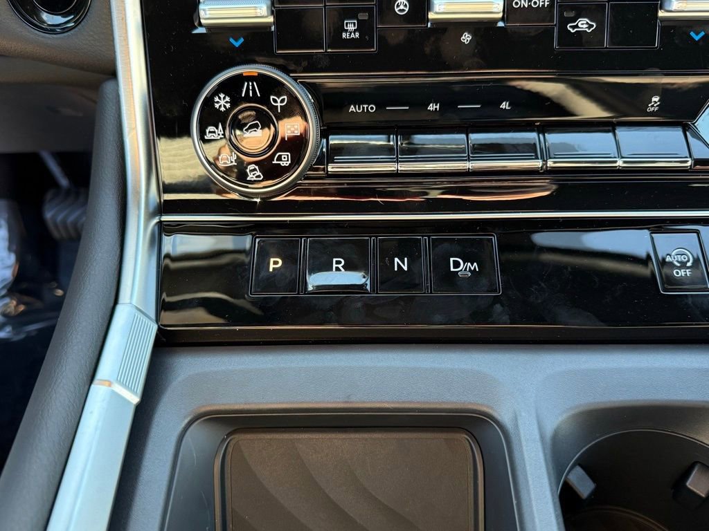 New 2025 Nissan Armada SL w/ Captain's Chari Seat Package image 25