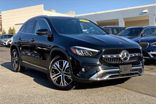 Used 2025 Mercedes-Benz GLA 250 4MATIC image 1