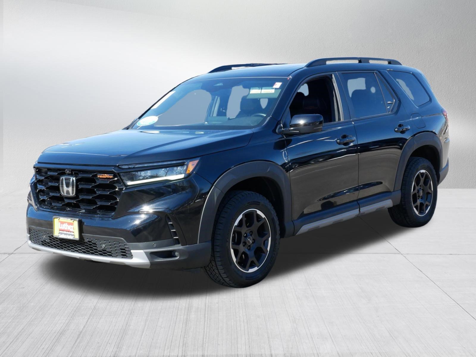 Certified 2025 Honda Pilot TrailSport image 3