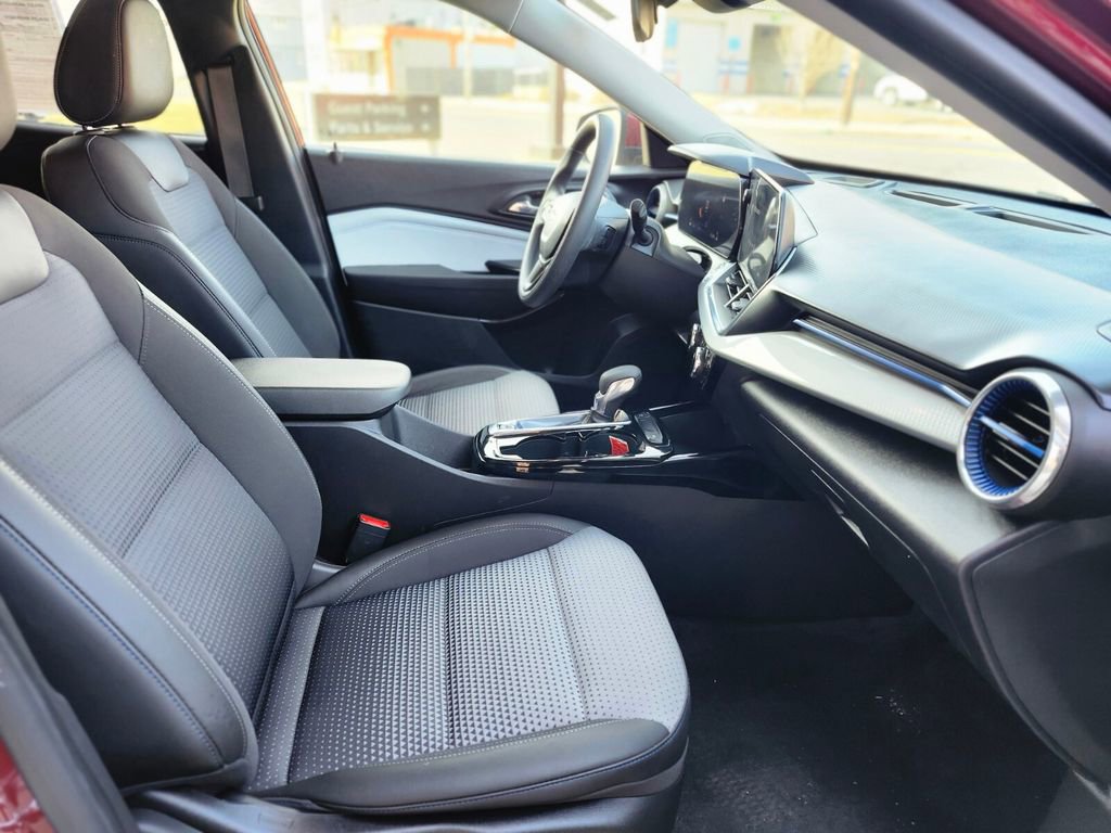 Used 2024 Chevrolet Trax LT image 11