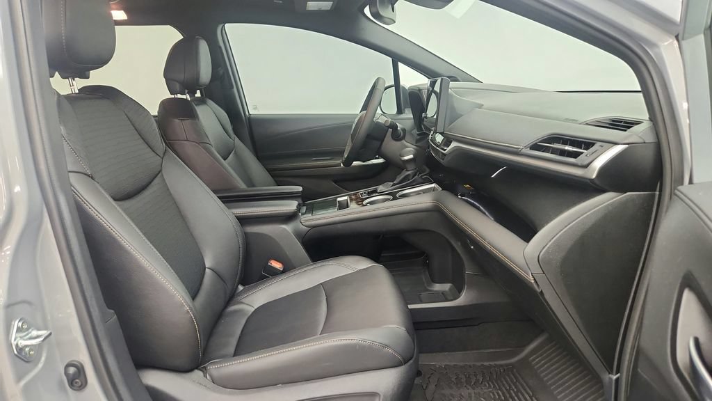 Used 2026 Toyota Sienna XLE Woodland Edition AWD/4WD image 19