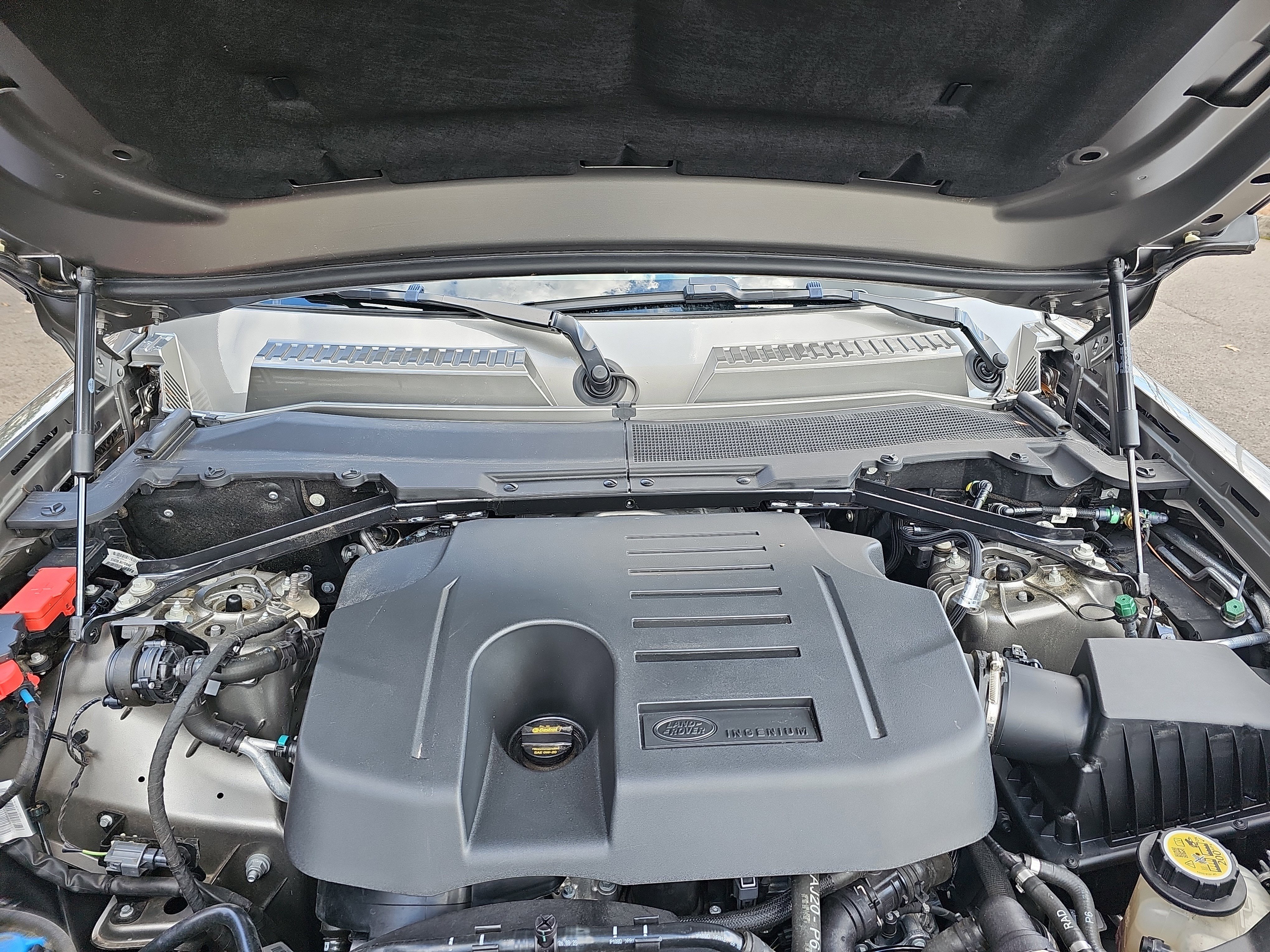 Used 2024 Land Rover Defender 110 X-Dynamic SE image 32