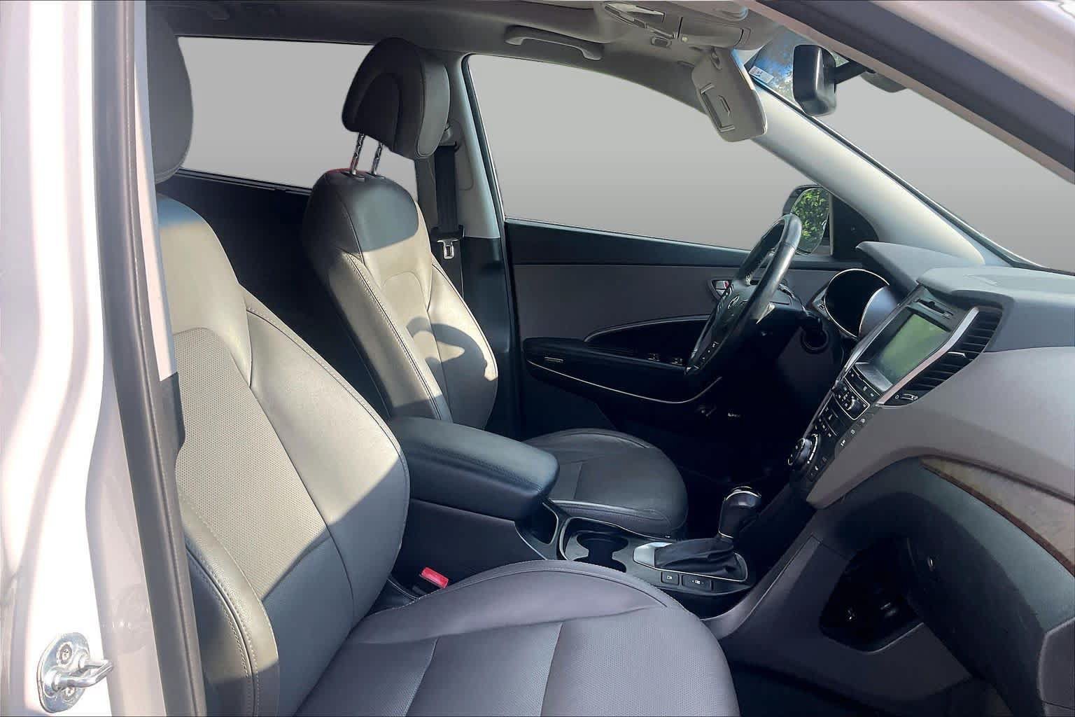 Used 2017 Hyundai Santa Fe Limited FWD image 8
