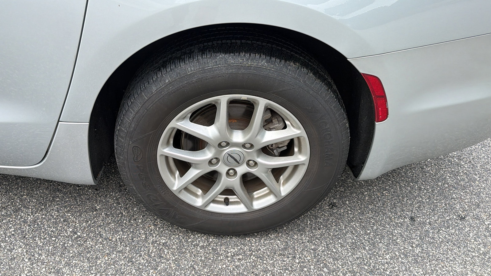Used 2024 Chrysler Pacifica Touring-L FWD image 12