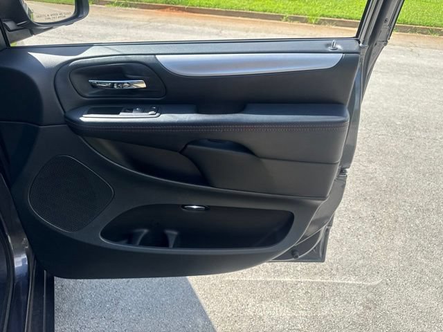 Used 2016 Dodge Grand Caravan R/T FWD image 9