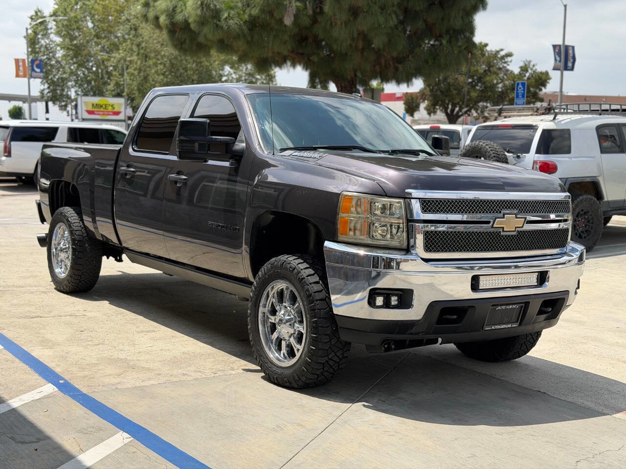 Used 2011 Chevrolet Silverado 2500 LT w/ Interior Plus Package AWD/4WD image 5