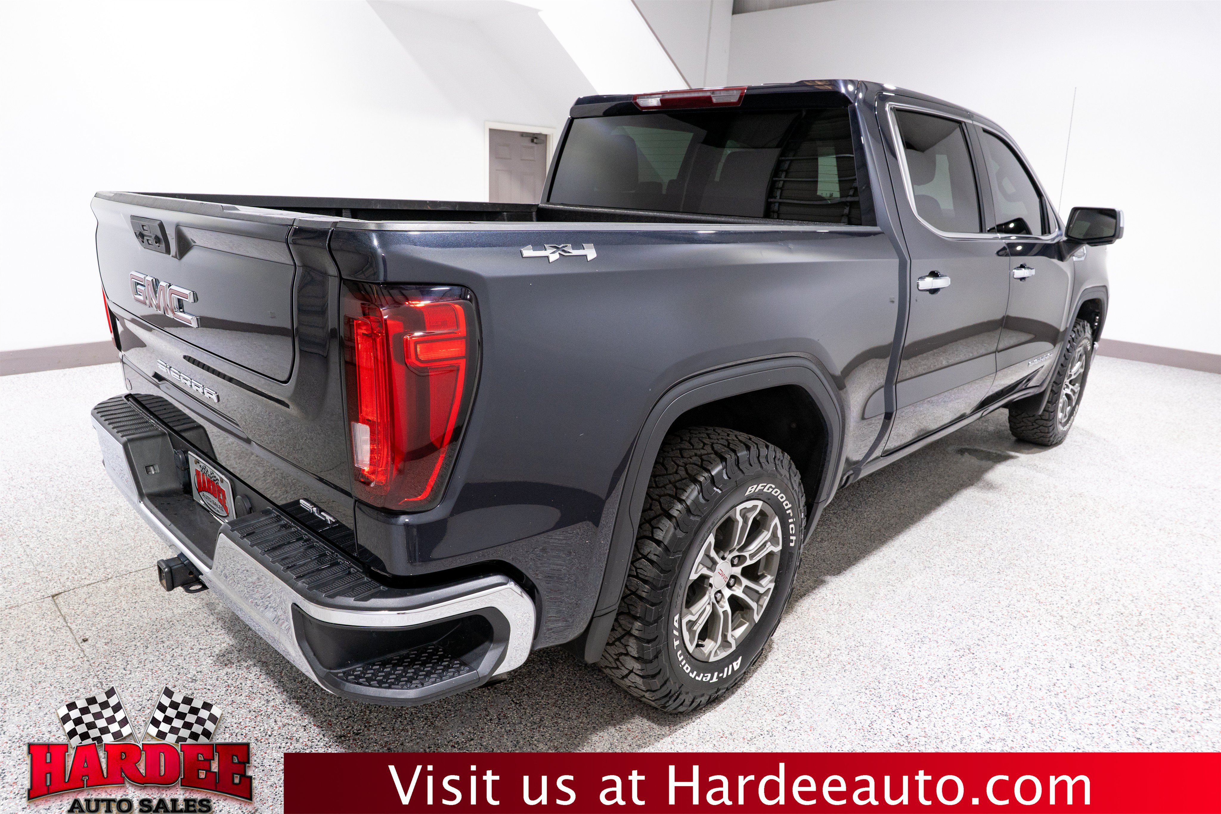Used 2025 GMC Sierra 1500 SLT AWD/4WD image 5
