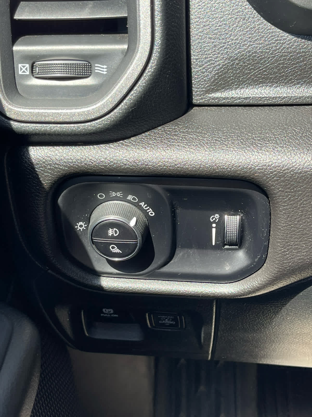 Used 2025 RAM 1500 Warlock AWD/4WD image 22
