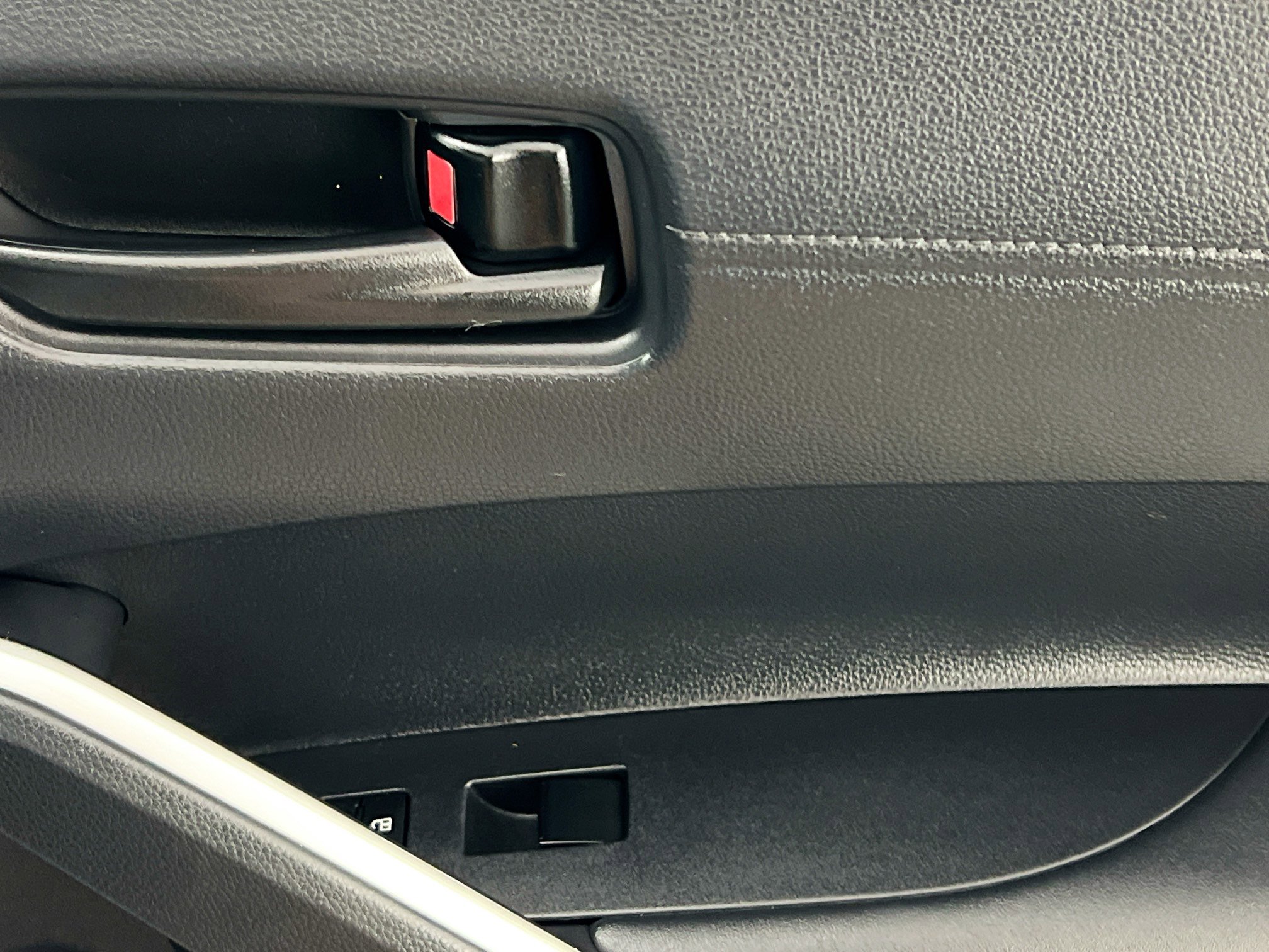 Used 2025 Toyota Corolla Cross AWD Hybrid image 32