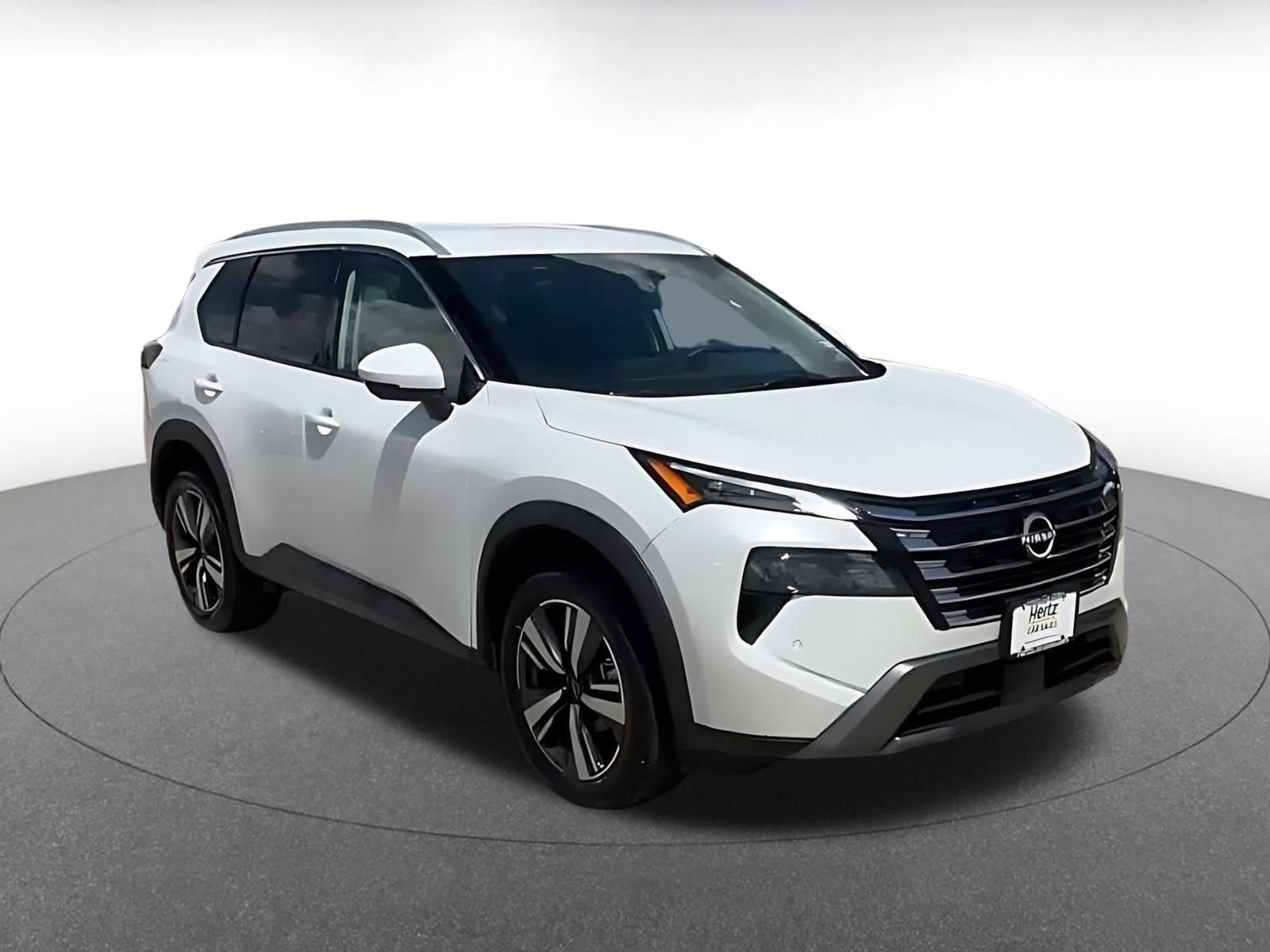 Used 2026 Nissan Rogue SL FWD image 3