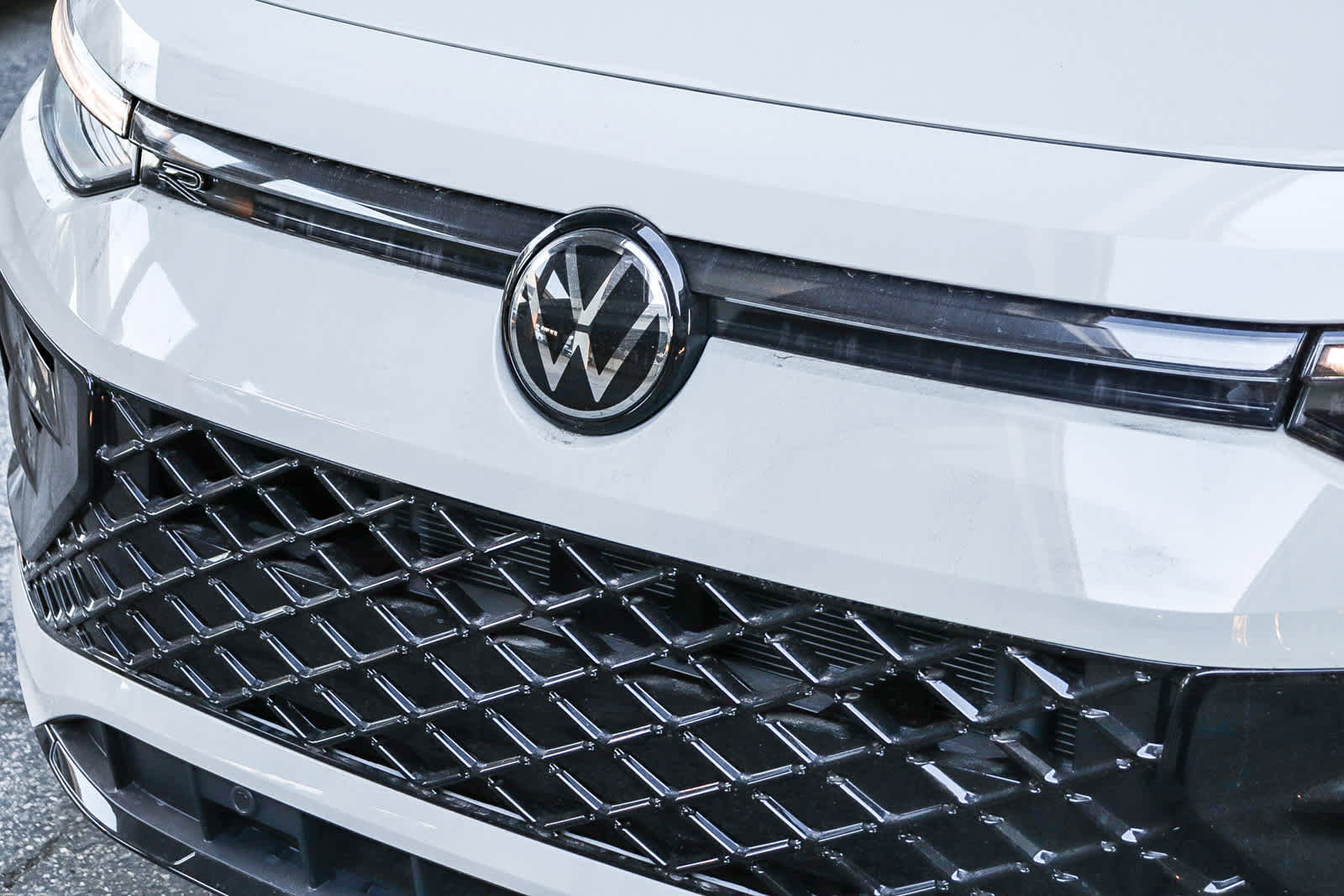 New 2026 Volkswagen Tiguan SE R-Line image 8