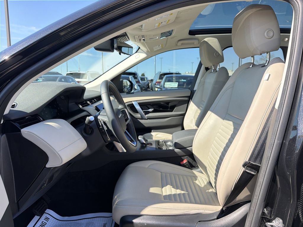 Used 2025 Land Rover Discovery Sport S image 3