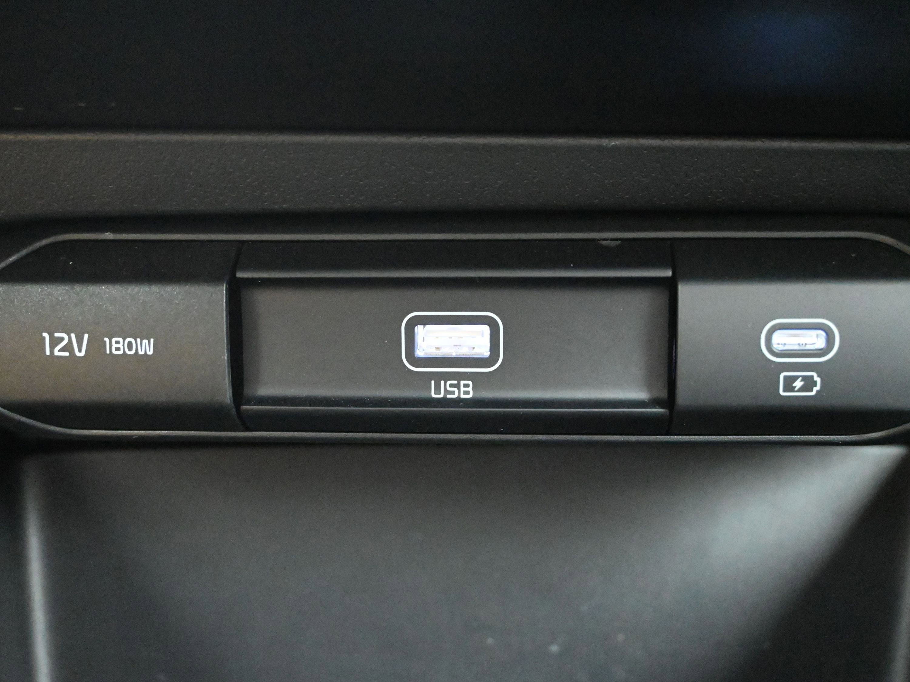Used 2024 Kia Niro LX image 18