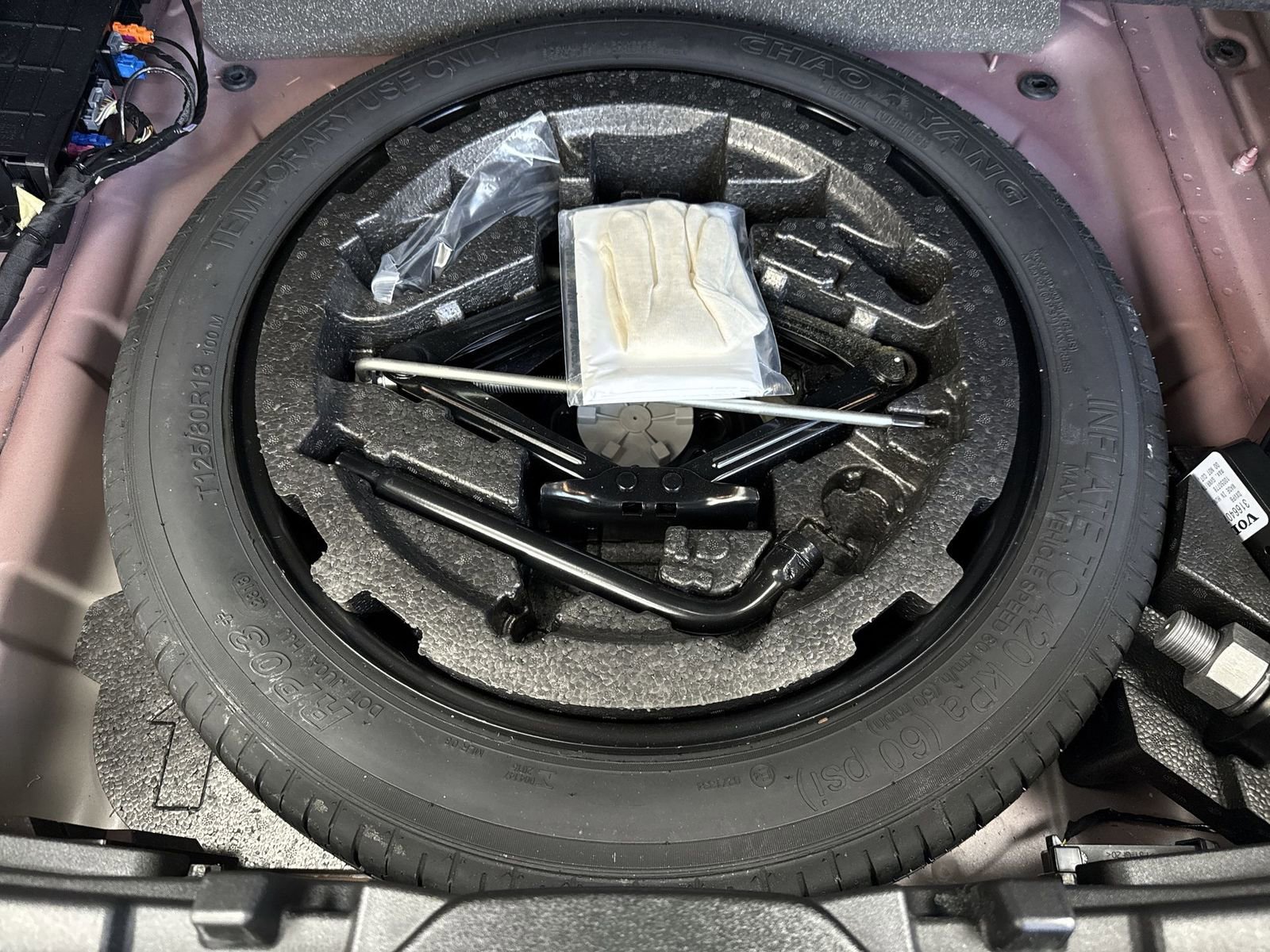 Used 2019 Volvo XC40 T5 Momentum image 39