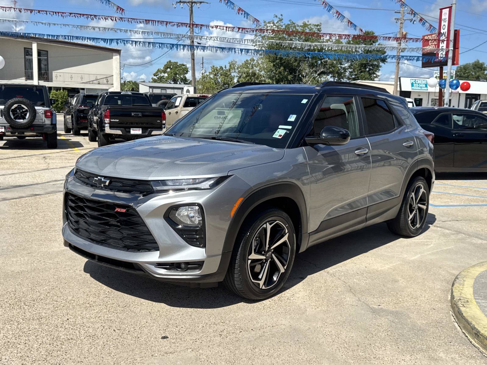 Used 2023 Chevrolet TrailBlazer RS w/ Sun and Liftgate Package FWD image 3