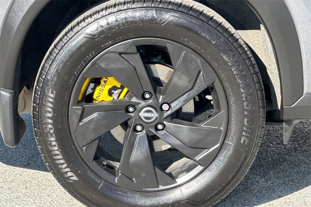 Used 2025 Nissan Rogue SV image 24