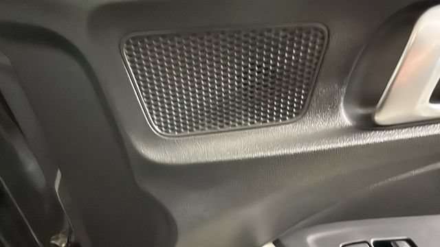 Used 2025 Hyundai Venue SEL FWD image 31