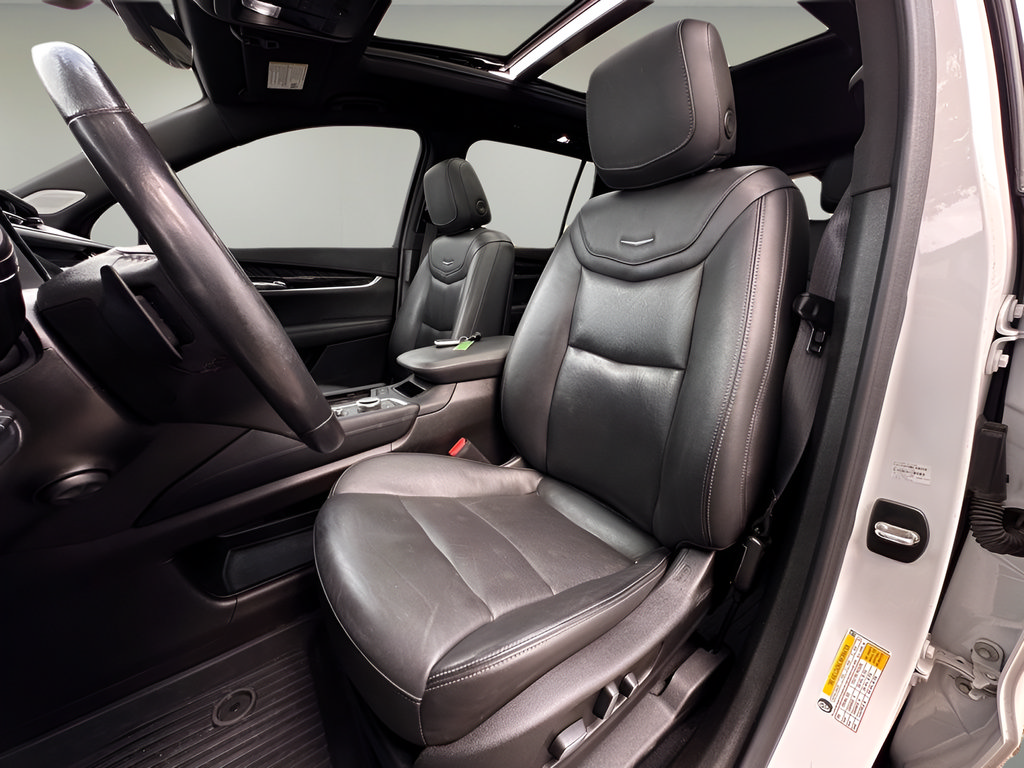 Used 2022 Cadillac XT6 Premium Luxury w/ Technology Package FWD image 5