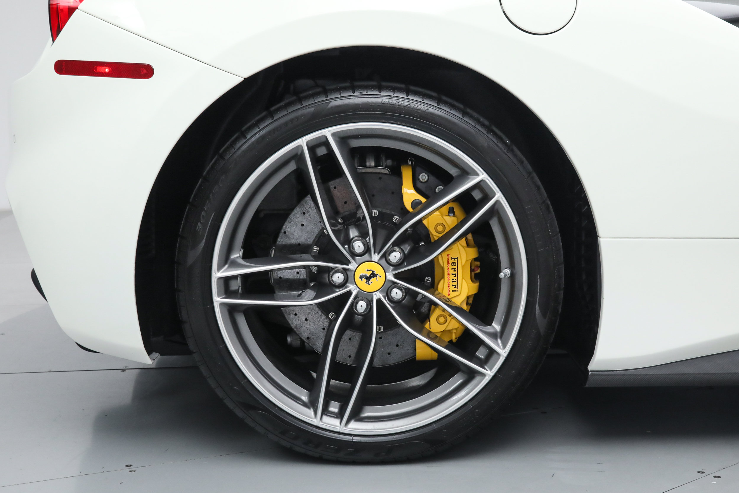 Used 2017 Ferrari 488 GTB RWD image 39