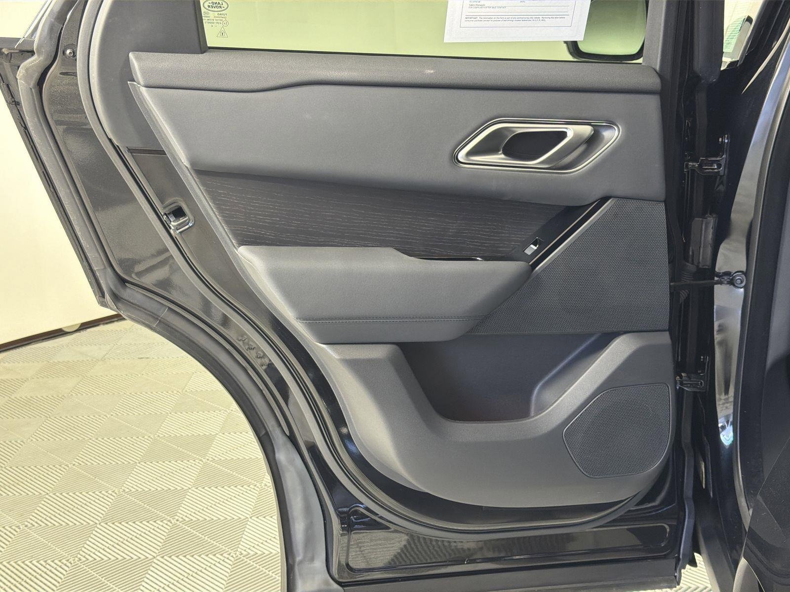 Certified 2025 Land Rover Range Rover Velar Dynamic SE image 25