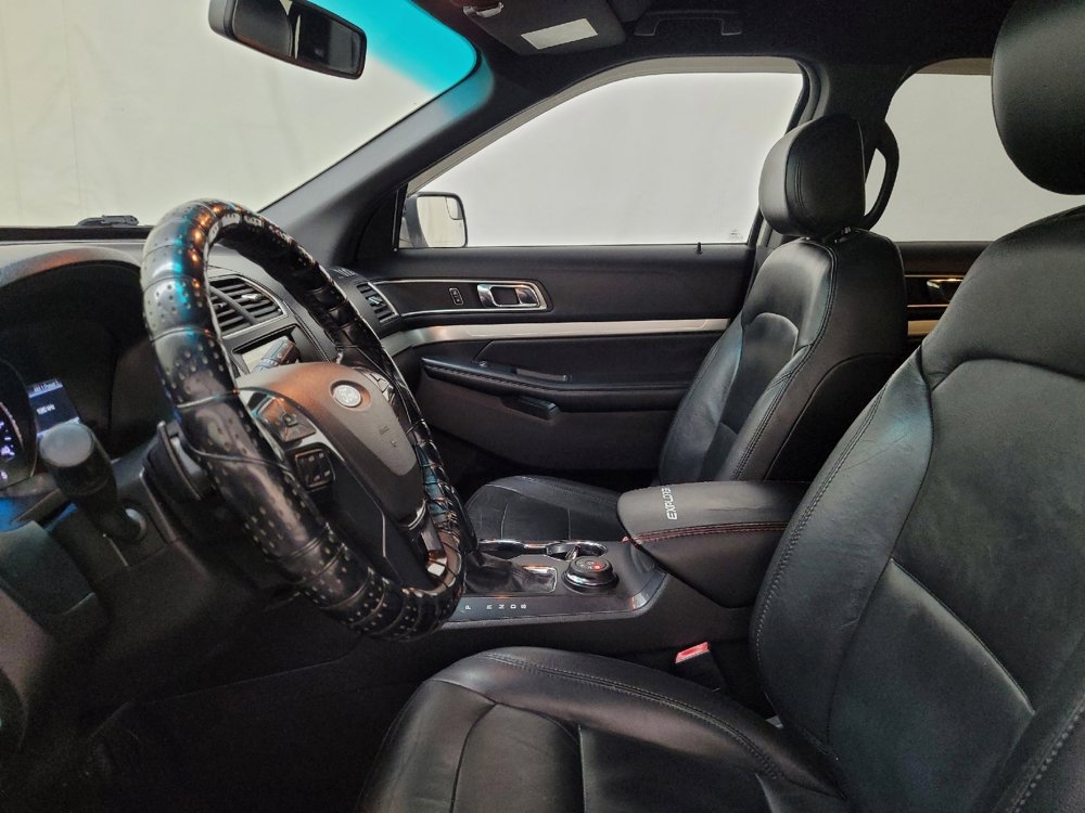 Used 2016 Ford Explorer XLT w/ Equipment Group 202A image 17