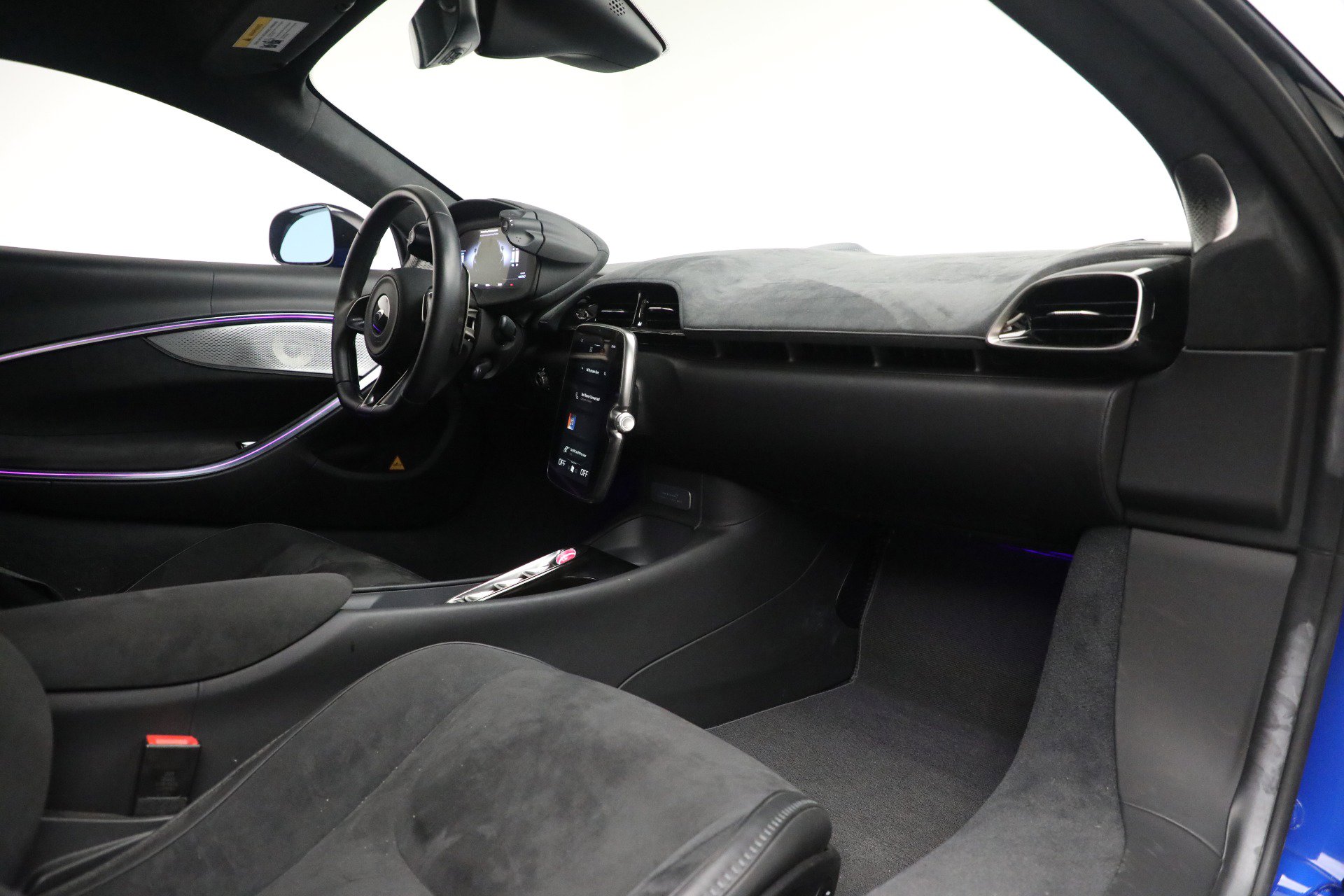 Used 2023 McLaren Artura image 18