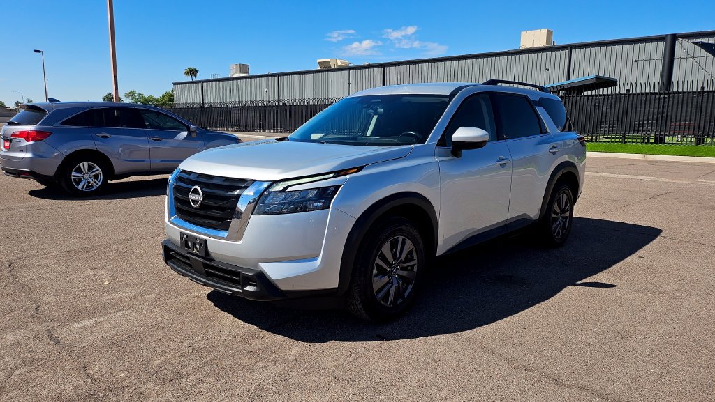 Used 2023 Nissan Pathfinder SV AWD/4WD image 4