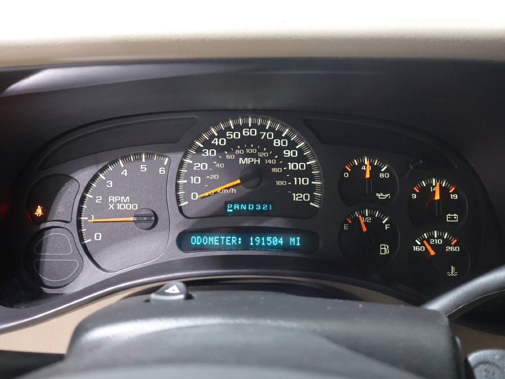 Used 2004 Chevrolet Silverado 1500 LS w/ Light Duty Power Package AWD/4WD image 4
