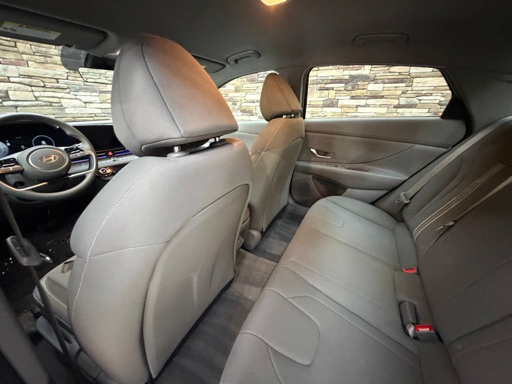 Used 2024 Hyundai Elantra SEL FWD image 39