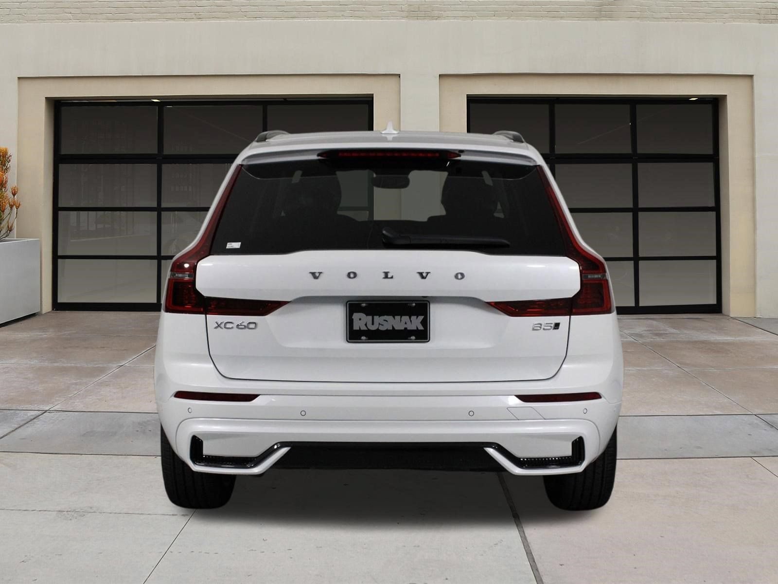 New 2026 Volvo XC60 B5 Plus w/ Climate Package PRO AWD/4WD image 4