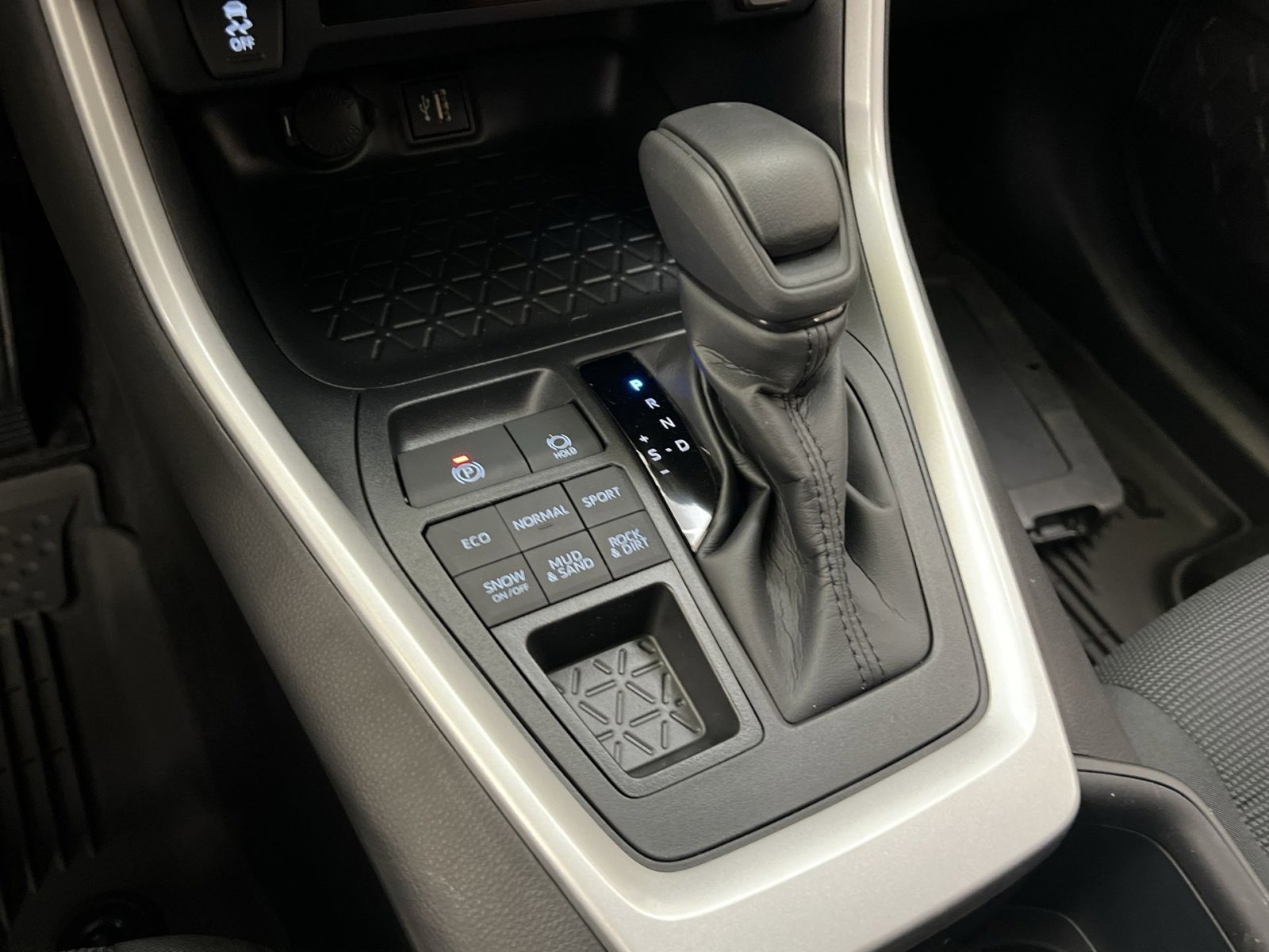 New 2025 Toyota RAV4 LE image 17