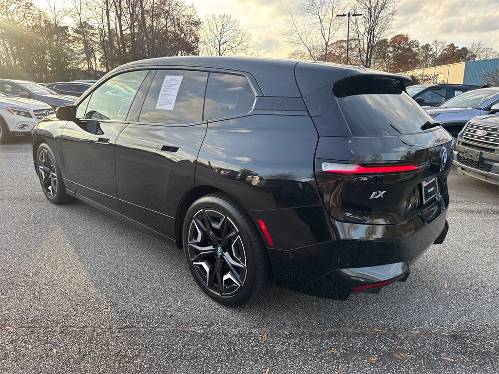 Used 2023 BMW iX xDrive50 w/ Premium Package image 5