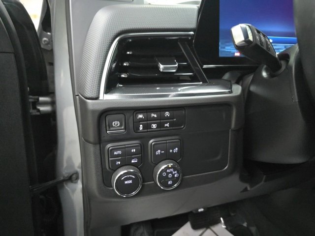 Used 2025 Chevrolet Suburban RST image 16