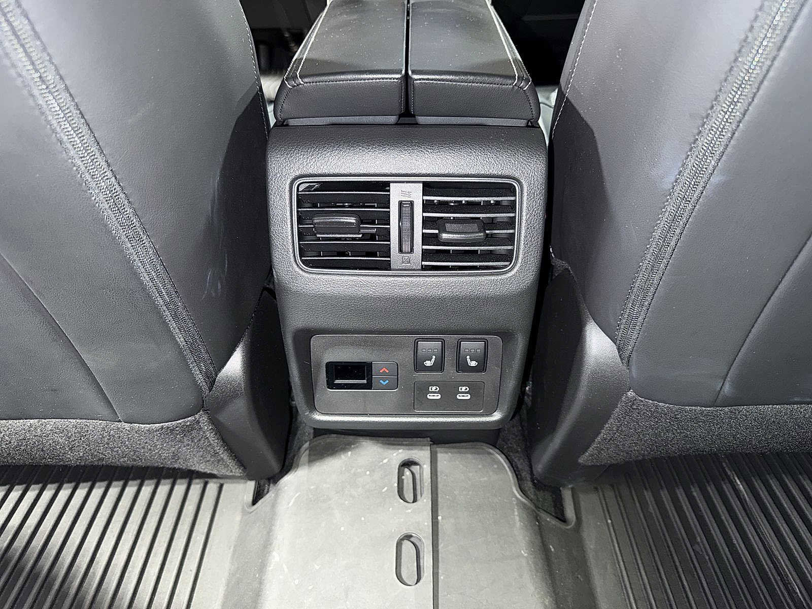 Used 2024 Nissan Rogue Platinum w/ Platinum Premium Package AWD/4WD image 30