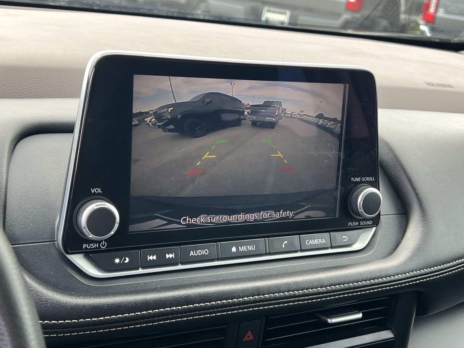 Used 2023 Nissan Rogue S AWD/4WD image 19
