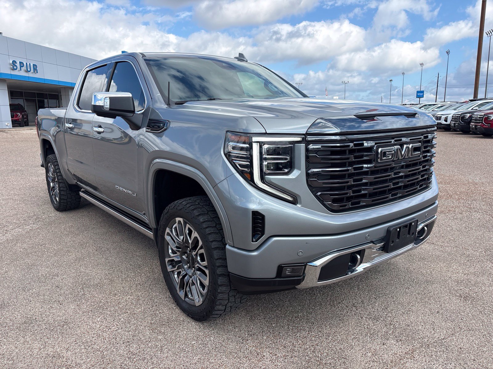 Used 2023 GMC Sierra 1500 Denali Ultimate AWD/4WD image 8