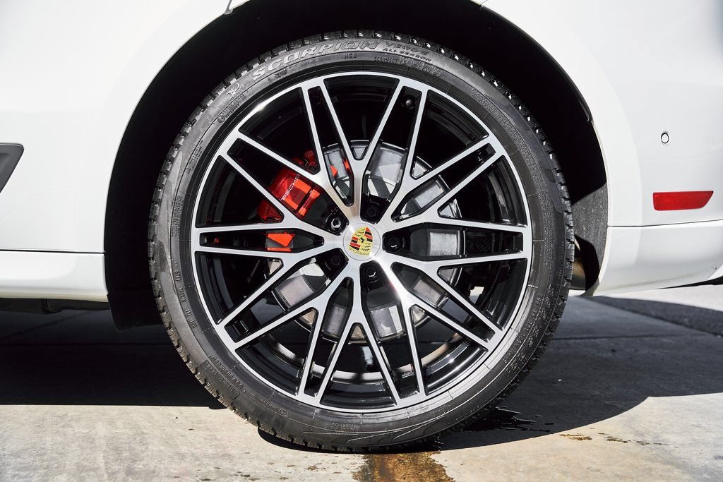 Used 2025 Porsche Macan GTS AWD/4WD image 22