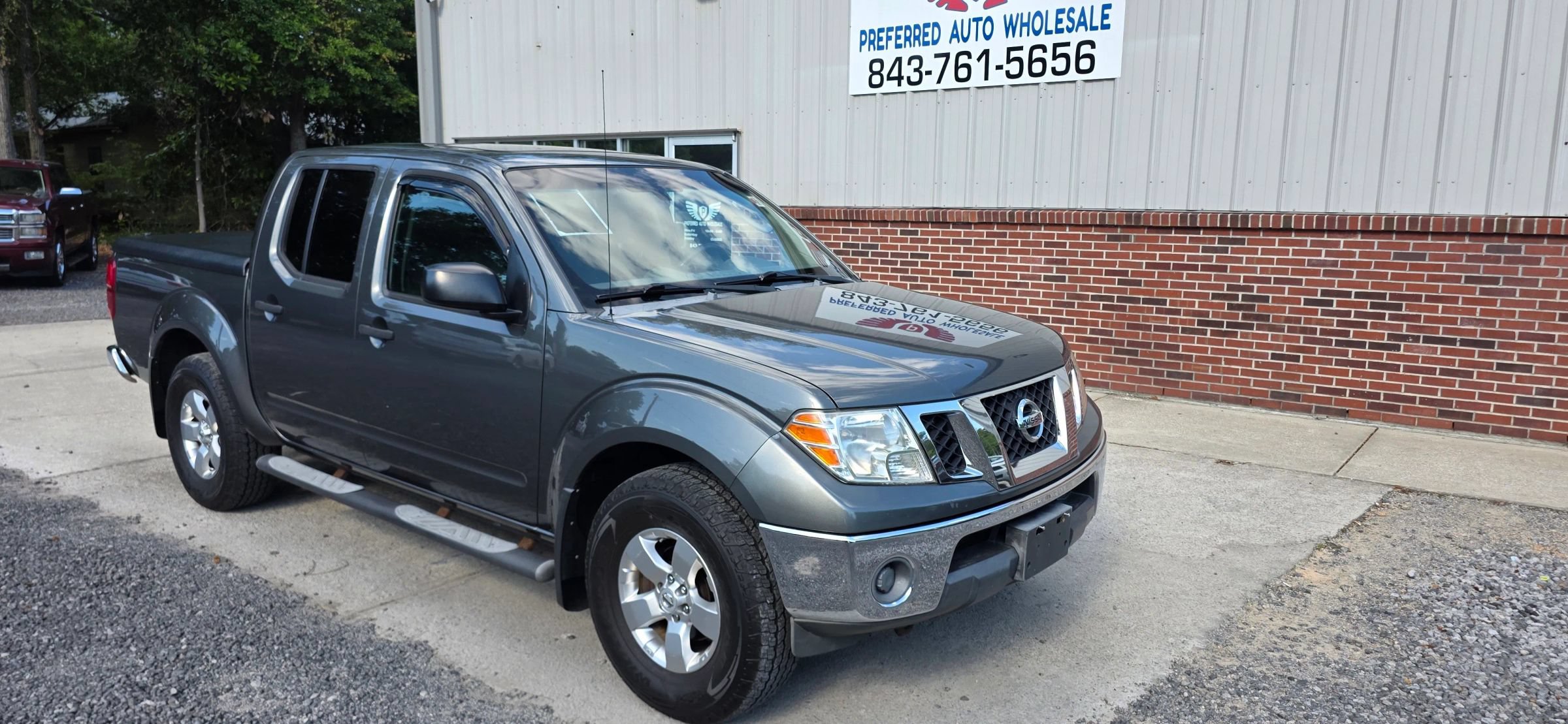 Used 2009 Nissan Frontier SE w/ SE Value Truck Pkg AWD/4WD image 2