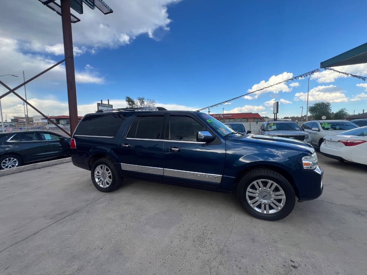 Used 2014 Lincoln Navigator L 4WD image 22